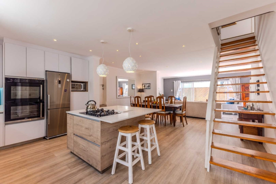 To Let 4 Bedroom Property for Rent in Fresnaye Western Cape